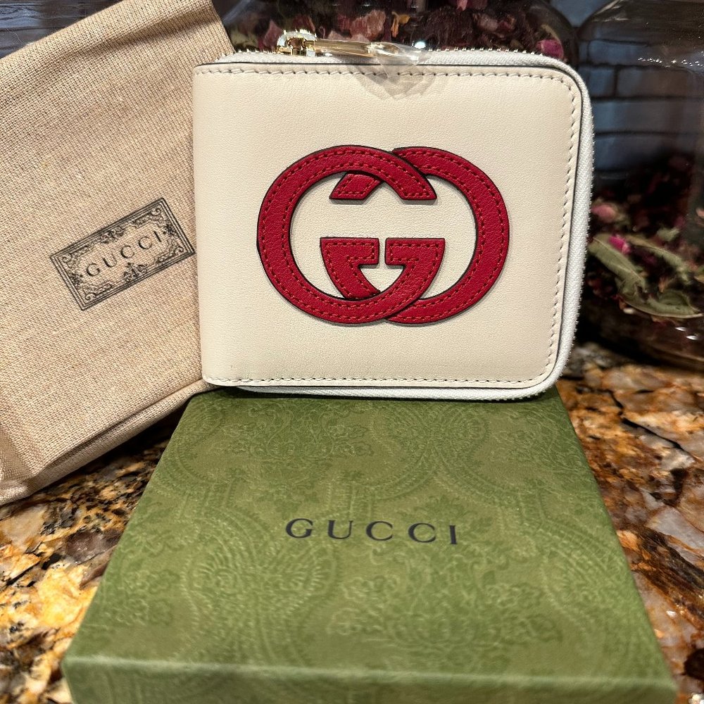 Gucci Interlocking GG Zip Around Wallet in White and Red NEW IN BOX HOST PIC!